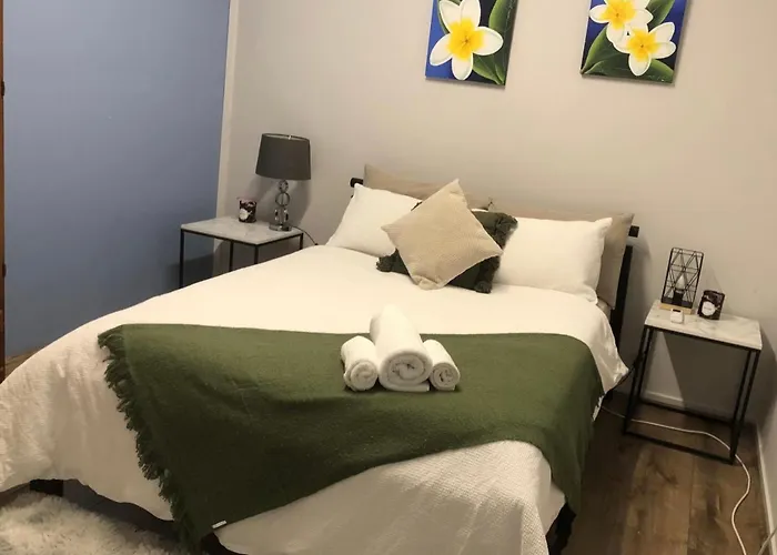 Delightful Austral Stay With Ac And Built-In Wardrobe
